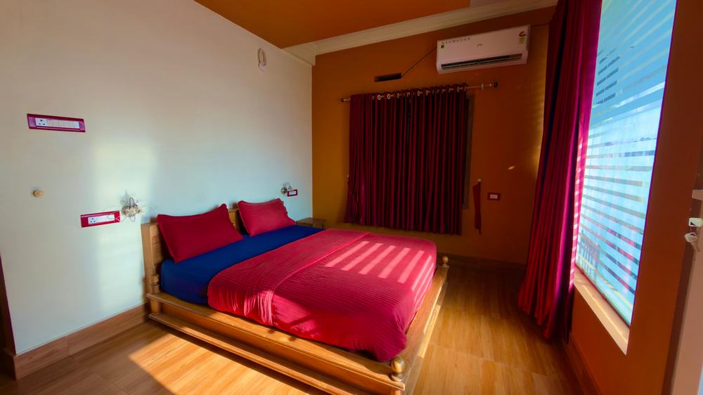 Red Suite Room